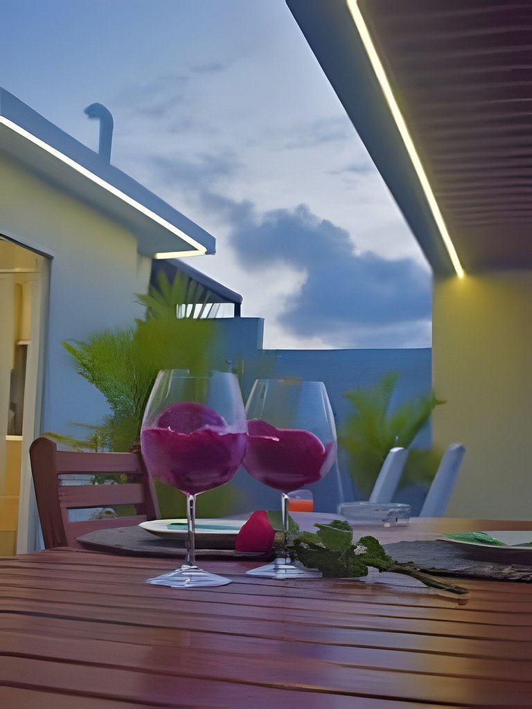 Penthouse/Romantic/Views/Beach/HotTub/WiFi/Kitchen