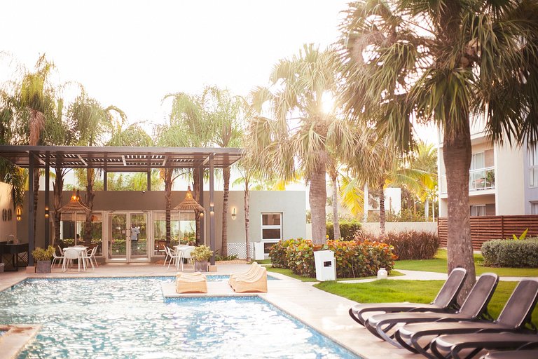 "Stylish 2-bedroom/ tranquil atmosphere/Beach/Pool."